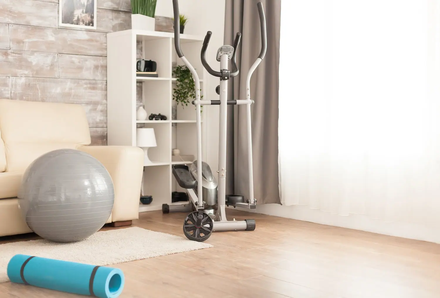 Jak urządzić domową siłownię: Podstawowy sprzęt fitness dla mieszkania