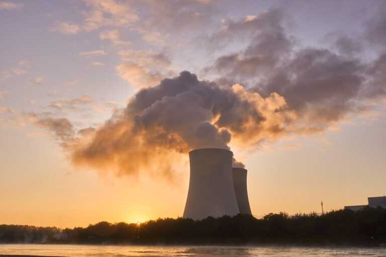 energia-jadrowa-i-infrastruktura-budowa-i-utrzymanie-elektrowni-jadrowych